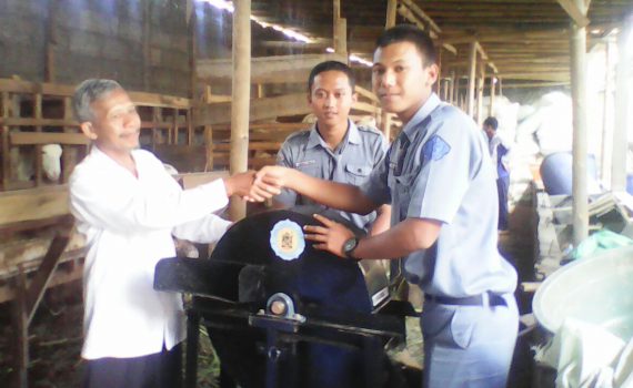 Penyerahan Mesin Pencacah Rumput Buatan Siswa SMK Ganesha Tama Boyolali