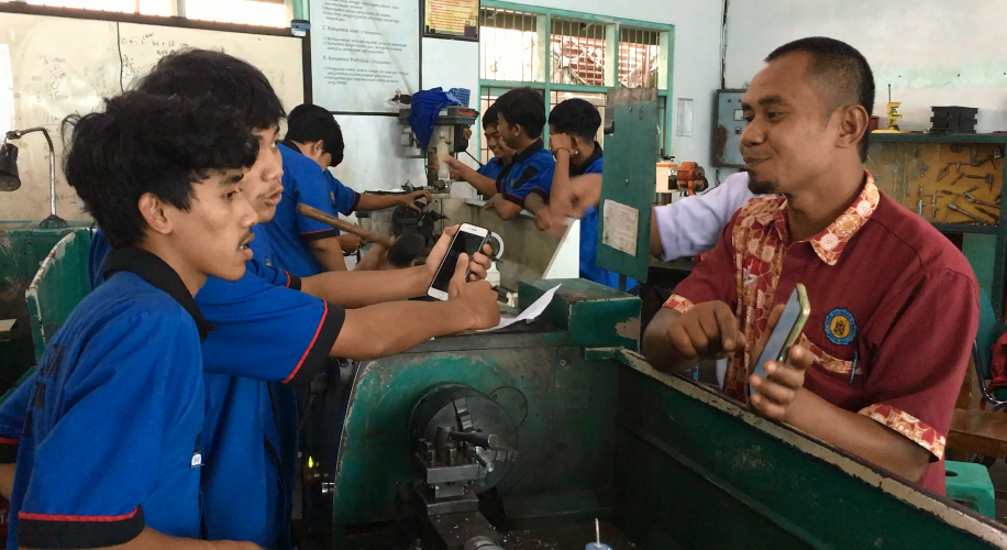 Praktikum Produktif Teknik Mesin Mekanik Industri. Belajar , Berlatih dan Berkarya.