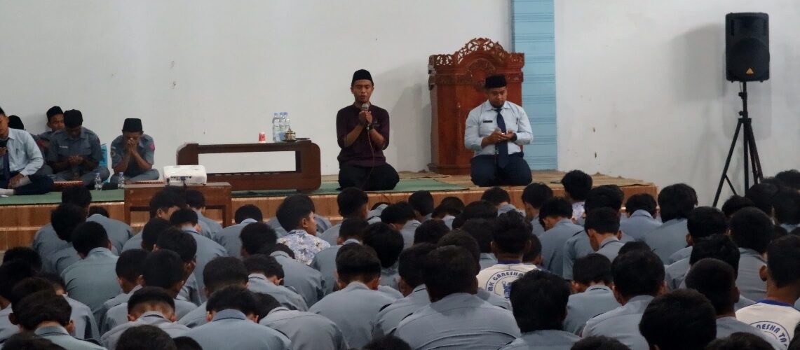 Pengajian Isra Mi’raj Nabi Muhammad SAW bersama Ust. Daud Akhyari,S.Pd dengan Tema ” Isra Mi’raj Sebagai Teladan dan Landasan Moral Bagi Generasi Milenial di Era Global”