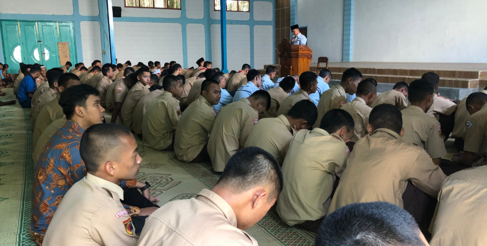 Ibadah Sholat  Jum’at Bersama, di Gedung Aula SMK Ganesha Tama Boyolali