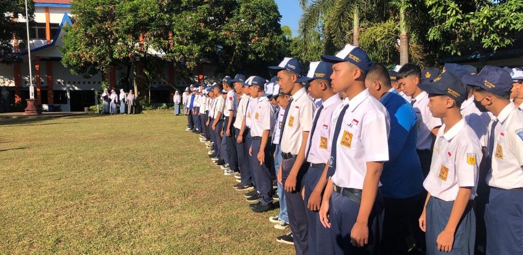 Back To School Hari Pertama Masuk Sekolah Setelah Liburan