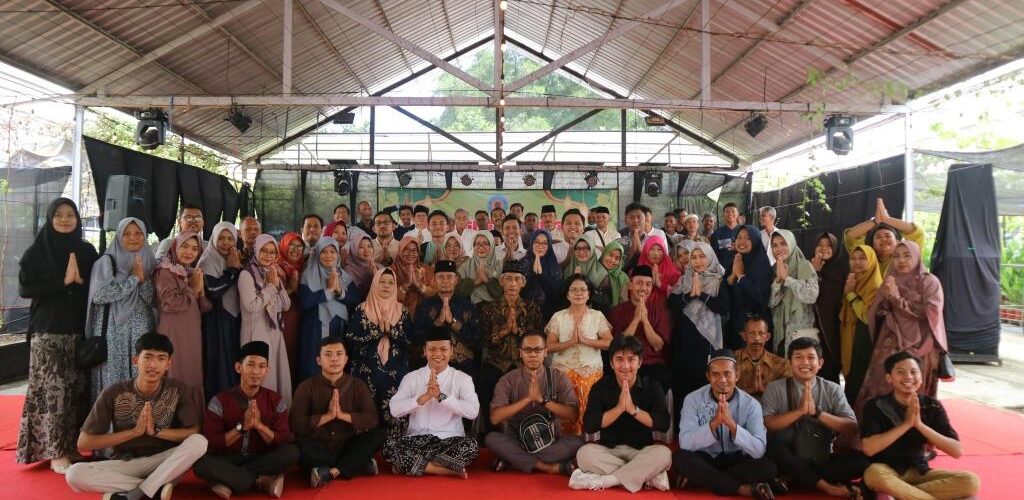 Halal Bi Halal Guru dan Karyawan SMK Ganesha Tama Boyolali 1 Syawal 1445 H/ 2024 M Halal Bi Halal Guru dan Karyawan SMK Ganesha Tama Boyolali 1 Syawal 1445 H/ 2024 M